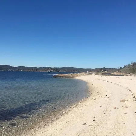 Family-friendly Coastal Getaway Near 3 Ferienhaus *