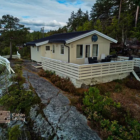 Family-friendly Coastal Getaway Near 3 Ferienhaus